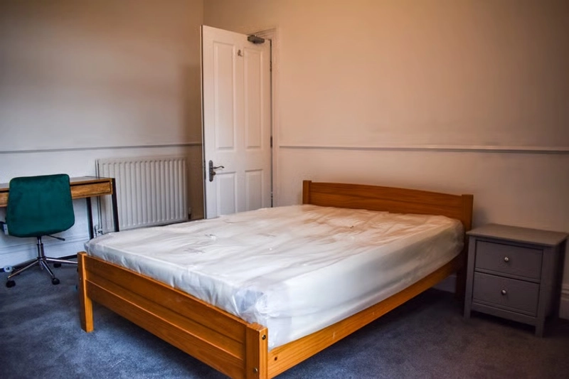 6 bedroom, 3 Bathroom - West end student property! - Thumbnail 6